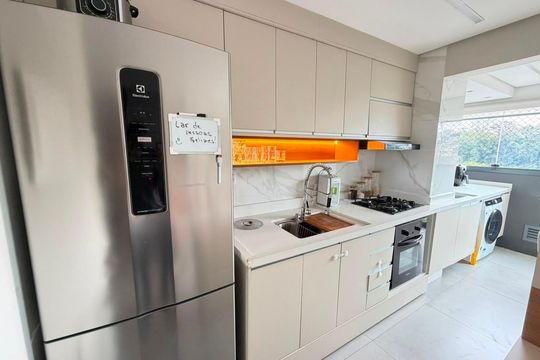 Cozinha de apartamento à venda com 2 quartos, 60m² em Ferreira, São Paulo