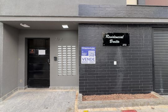 Fachada + Placa de apartamento à venda com 2 quartos, 41m² em Tatuapé, São Paulo