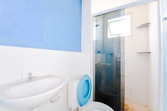 Banheiro de apartamento à venda com 2 quartos, 55m² em Jardim Ansalca, Guarulhos
