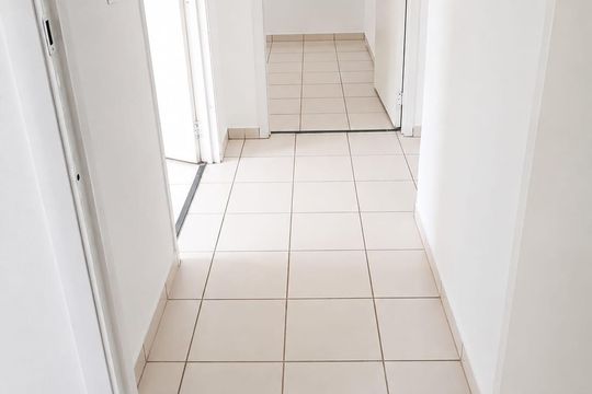 Corredor de apartamento para alugar com 2 quartos, 48m² em Cabuçu, Nova Iguaçu
