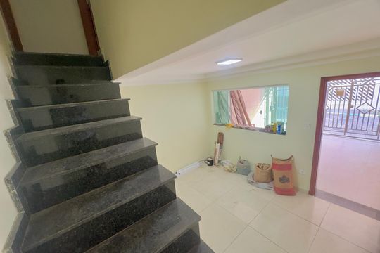 Escada de casa para alugar com 2 quartos, 130m² em Vila Rachid, Guarulhos