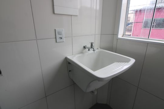 Área de Serviço de apartamento para alugar com 2 quartos, 55m² em Jardim Verônia, São Paulo