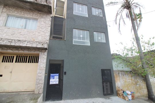 Fachada de apartamento para alugar com 2 quartos, 55m² em Jardim Verônia, São Paulo