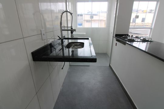 cozinha de apartamento para alugar com 2 quartos, 55m² em Jardim Verônia, São Paulo