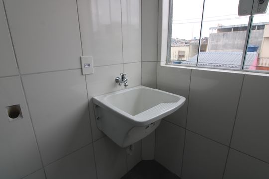 Área de Serviço de apartamento para alugar com 2 quartos, 55m² em Jardim Verônia, São Paulo