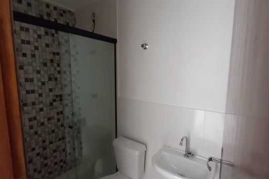 Banheiro de casa de condomínio para alugar com 2 quartos, 38m² em Penha de França, São Paulo