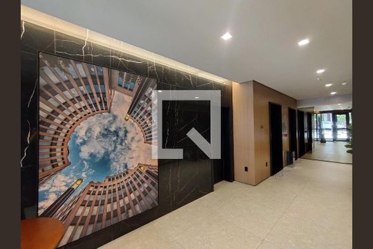 Hall de entrada de kitnet/studio para alugar com 1 quarto, 28m² em Liberdade, São Paulo