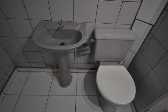 Banheiro de casa para alugar com 2 quartos, 150m² em Parque Edu Chaves, São Paulo