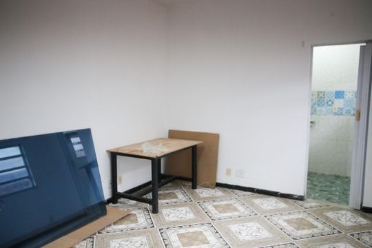 Sala de kitnet/studio para alugar com 1 quarto, 20m² em Tanque, Rio de Janeiro