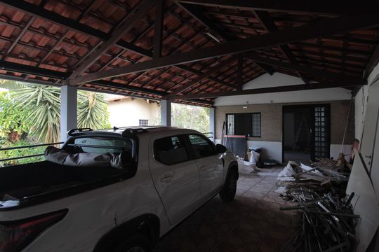 Garagem de casa para alugar com 6 quartos, 360m² em Itapoã, Belo Horizonte