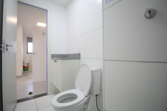 Banheiro de apartamento à venda com 2 quartos, 39m² em Vila Andrade, São Paulo