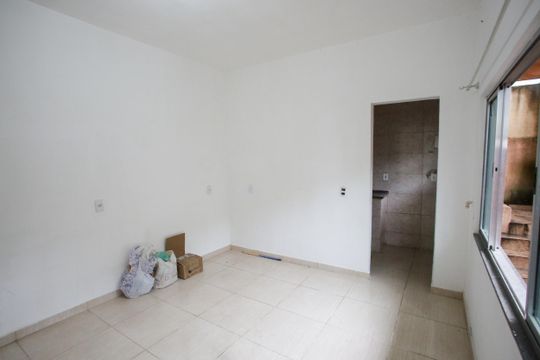 Sala de kitnet/studio para alugar com 1 quarto, 20m² em Tanque, Rio de Janeiro