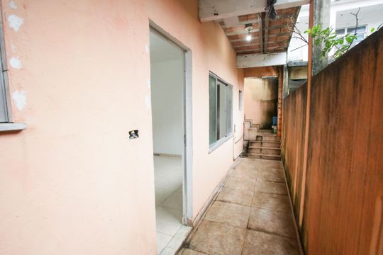 Entrada de kitnet/studio para alugar com 1 quarto, 20m² em Tanque, Rio de Janeiro