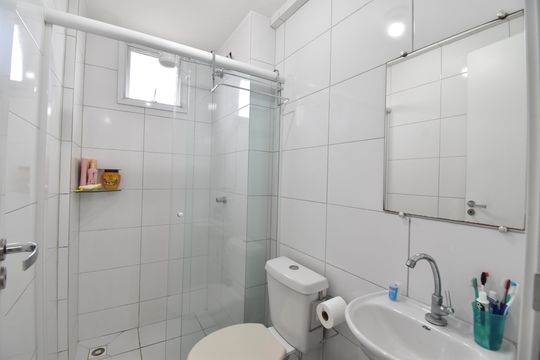 Banheiro de apartamento para alugar com 2 quartos, 50m² em Parque da Fonte, São José dos Pinhais
