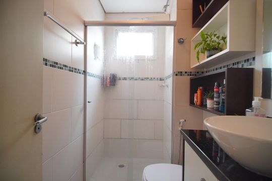 Banheiro de apartamento à venda com 2 quartos, 79m² em Liberdade, Novo Hamburgo