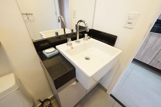 Banheiro de kitnet/studio à venda com 1 quarto, 21m² em Vila Mariana, São Paulo