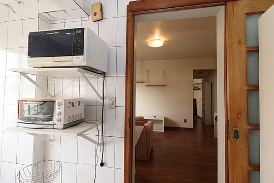 Cozinha de apartamento para alugar com 1 quarto, 38m² em São João, Porto Alegre