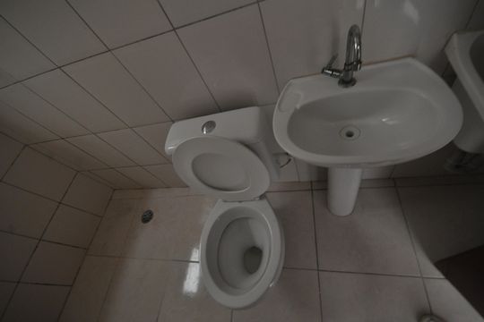 Banheiro de kitnet/studio para alugar com 1 quarto, 25m² em Vila Gustavo, São Paulo