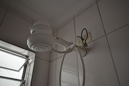 Banheiro de kitnet/studio para alugar com 1 quarto, 25m² em Vila Gustavo, São Paulo