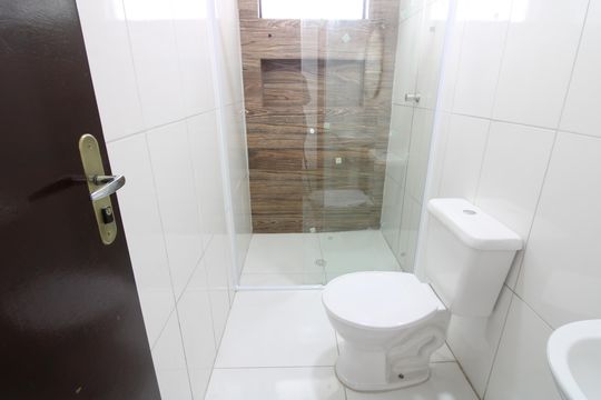 banheiro de apartamento para alugar com 2 quartos, 55m² em Jardim Verônia, São Paulo