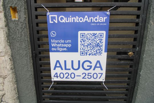 placa de apartamento para alugar com 2 quartos, 55m² em Jardim Verônia, São Paulo