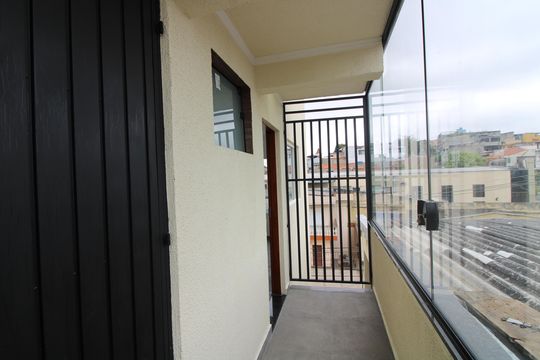 corredor externo de apartamento para alugar com 2 quartos, 55m² em Jardim Verônia, São Paulo