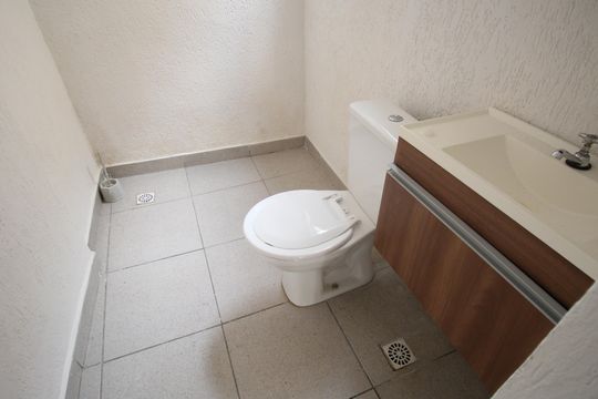 Banheiro de casa para alugar com 1 quarto, 55m² em Jardim das Palmas, São Paulo