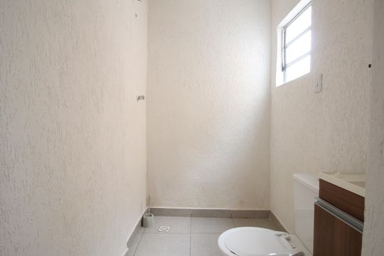 Banheiro de casa para alugar com 1 quarto, 55m² em Jardim das Palmas, São Paulo