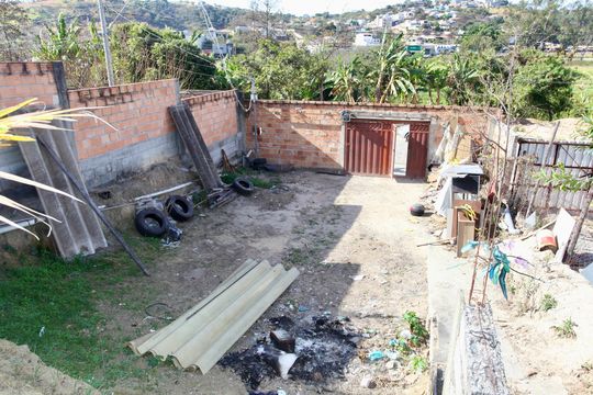 Garagem de casa à venda com 3 quartos, 672m² em Tropical, Contagem