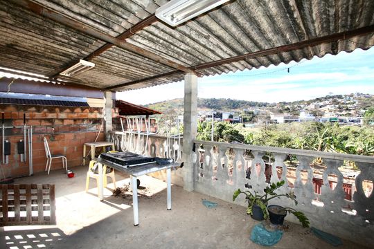 Varanda de casa à venda com 3 quartos, 672m² em Tropical, Contagem