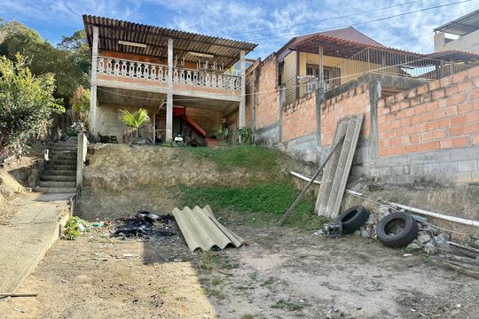 Garagem de casa à venda com 3 quartos, 672m² em Tropical, Contagem