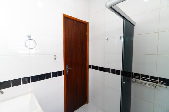 Banheiro Social de casa à venda com 3 quartos, 175m² em Vila Guarani (zona Sul), São Paulo