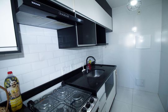 Cozinha de apartamento à venda com 2 quartos, 50m² em Parada de Lucas, Rio de Janeiro