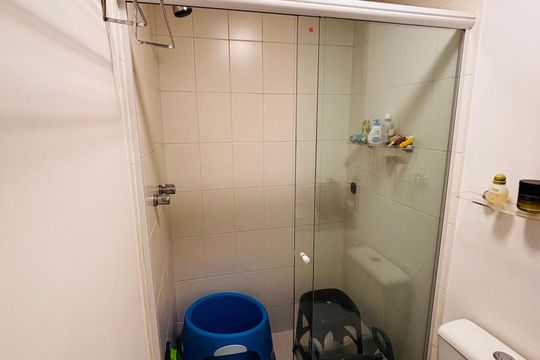 Banheiro de apartamento para alugar com 2 quartos, 65m² em Alphaville Industrial, Barueri