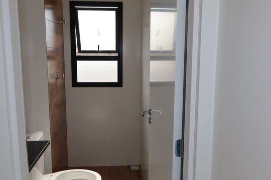 Banheiro de apartamento para alugar com 2 quartos, 44m² em Vila Industrial, São Paulo