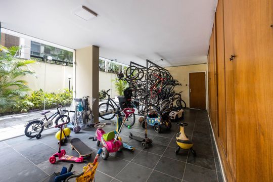 Bicicletário de apartamento à venda com 3 quartos, 172m² em Paraíso, São Paulo