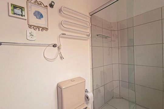 Banheiro de apartamento para alugar com 1 quarto, 40m² em Menino Deus, Porto Alegre
