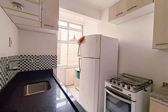 Cozinha de apartamento para alugar com 1 quarto, 40m² em Menino Deus, Porto Alegre