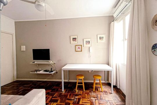Sala de apartamento à venda com 1 quarto, 40m² em Menino Deus, Porto Alegre