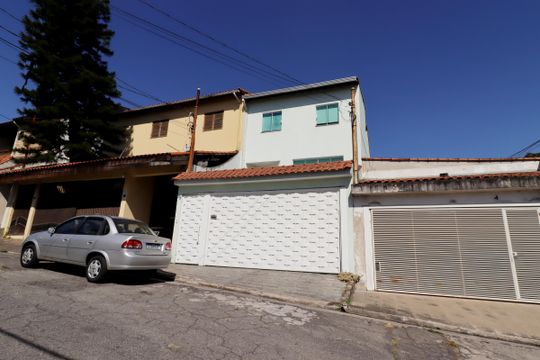 Fachada de casa à venda com 3 quartos, 243m² em Parque Gerassi, Santo André