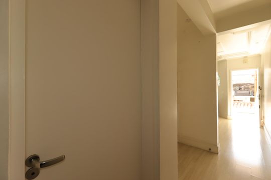 Corredor do primeiro piso de casa à venda com 3 quartos, 243m² em Parque Gerassi, Santo André