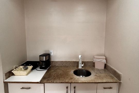 Cozinha de apartamento à venda com 1 quarto, 33m² em Alphaville Industrial, Barueri