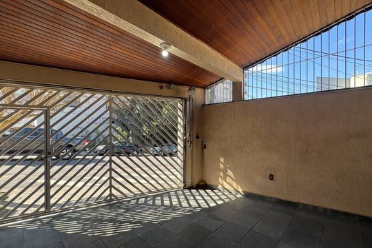 Garagem de casa à venda com 3 quartos, 180m² em Vila Lusitania, São Bernardo do Campo