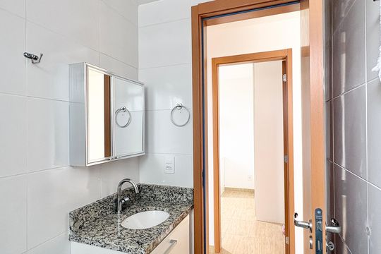 Banheiro de apartamento para alugar com 2 quartos, 42m² em Jardim Iris, São Paulo