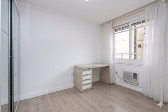 Quarto de apartamento para alugar com 2 quartos, 145m² em Passo d’Areia, Porto Alegre