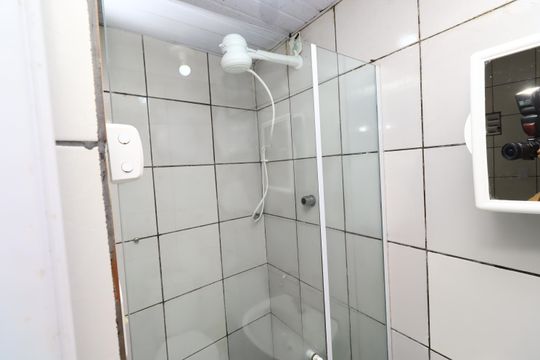 Banheiro de apartamento para alugar com 2 quartos, 50m² em Canela, Salvador