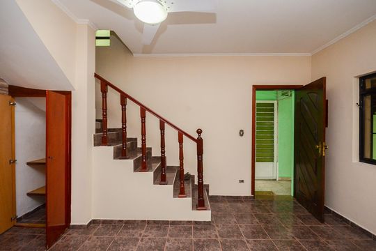 Sala de casa para alugar com 2 quartos, 140m² em Jardim Vivan, São Paulo