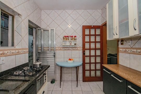 Cozinha de apartamento à venda com 3 quartos, 100m² em Petrópolis, Porto Alegre