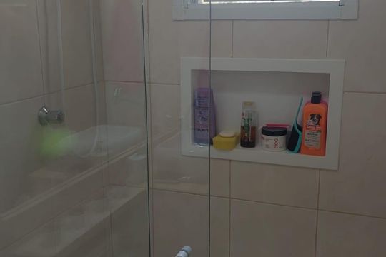 Banheiro de apartamento à venda com 2 quartos, 54m² em Vila Príncipe de Gales, Santo André