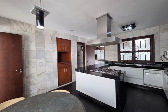Cozinha de casa de condomínio à venda com 4 quartos, 599m² em Nacional, Belo Horizonte